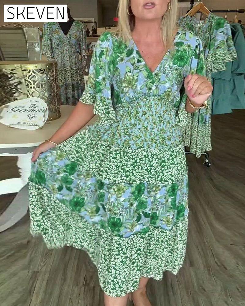 Blumenkleid mit V-Ausschnitt, Lotusärmeln