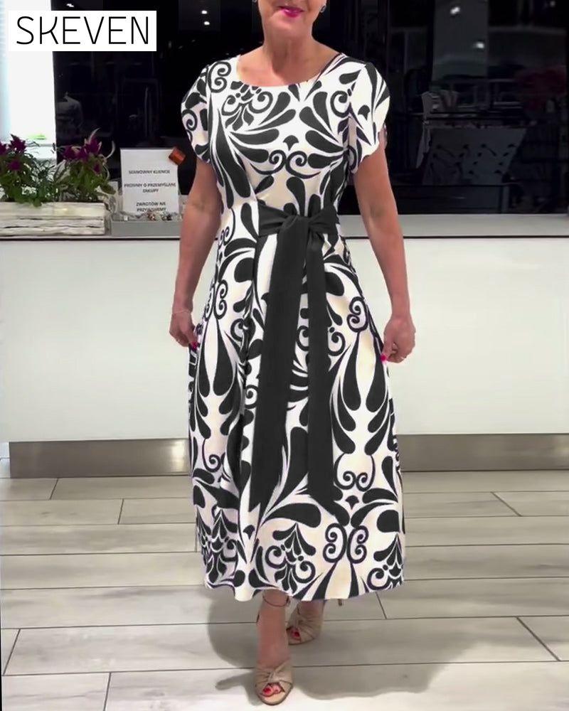 Elegantes Kurzarmkleid mit Kontrastprint