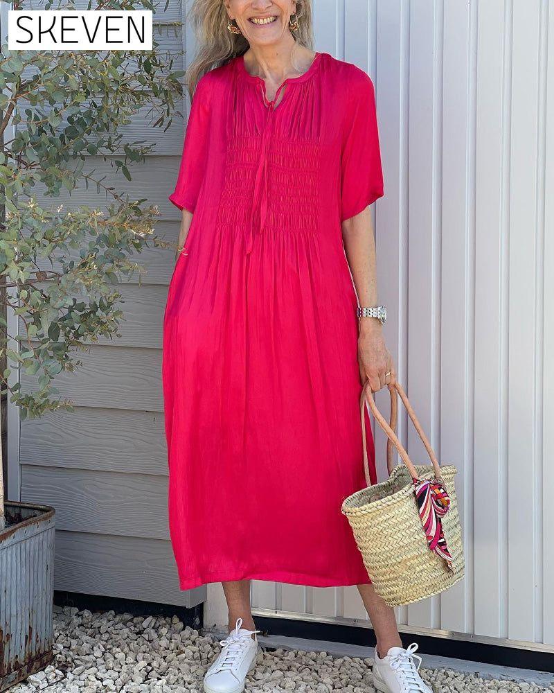 Rotes plissiertes Kleid mit V-Ausschnitt 
