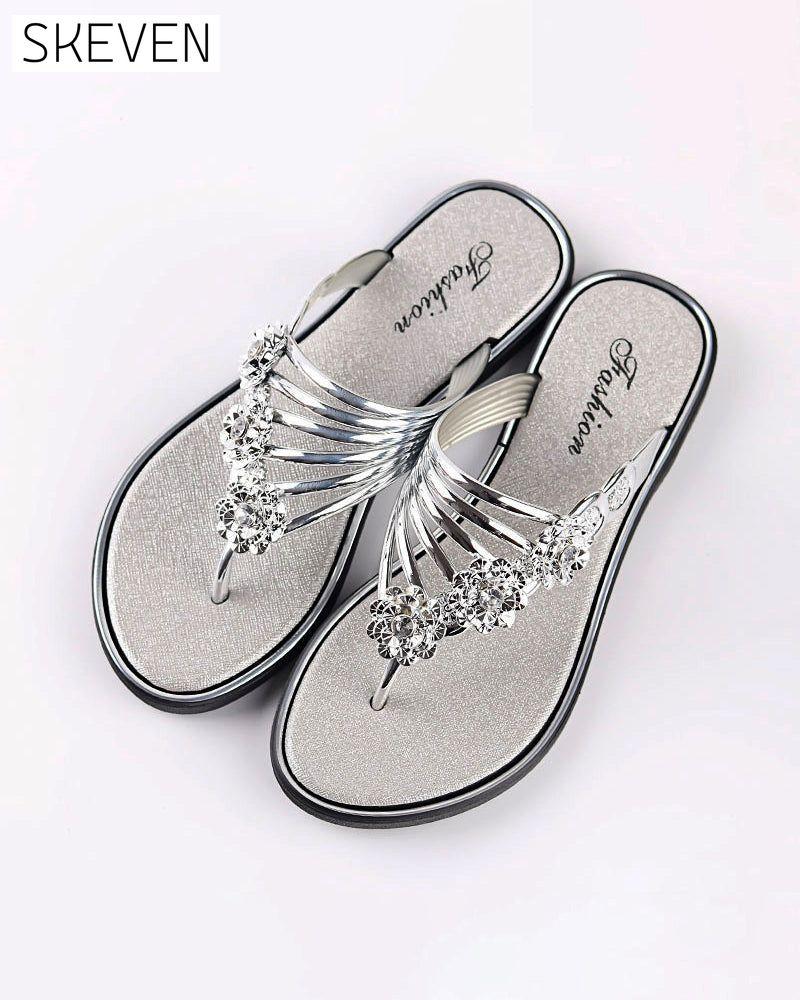 Fashionable floral rhinestone flip-flops