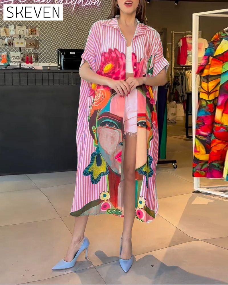 Bluse mit vertikalen Streifen und Charakterprint, Reversschlitz