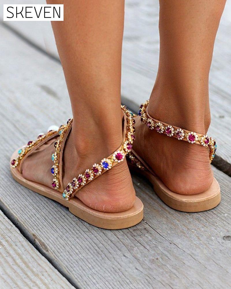 Bunte Strandsandalen zum Hineinschlüpfen