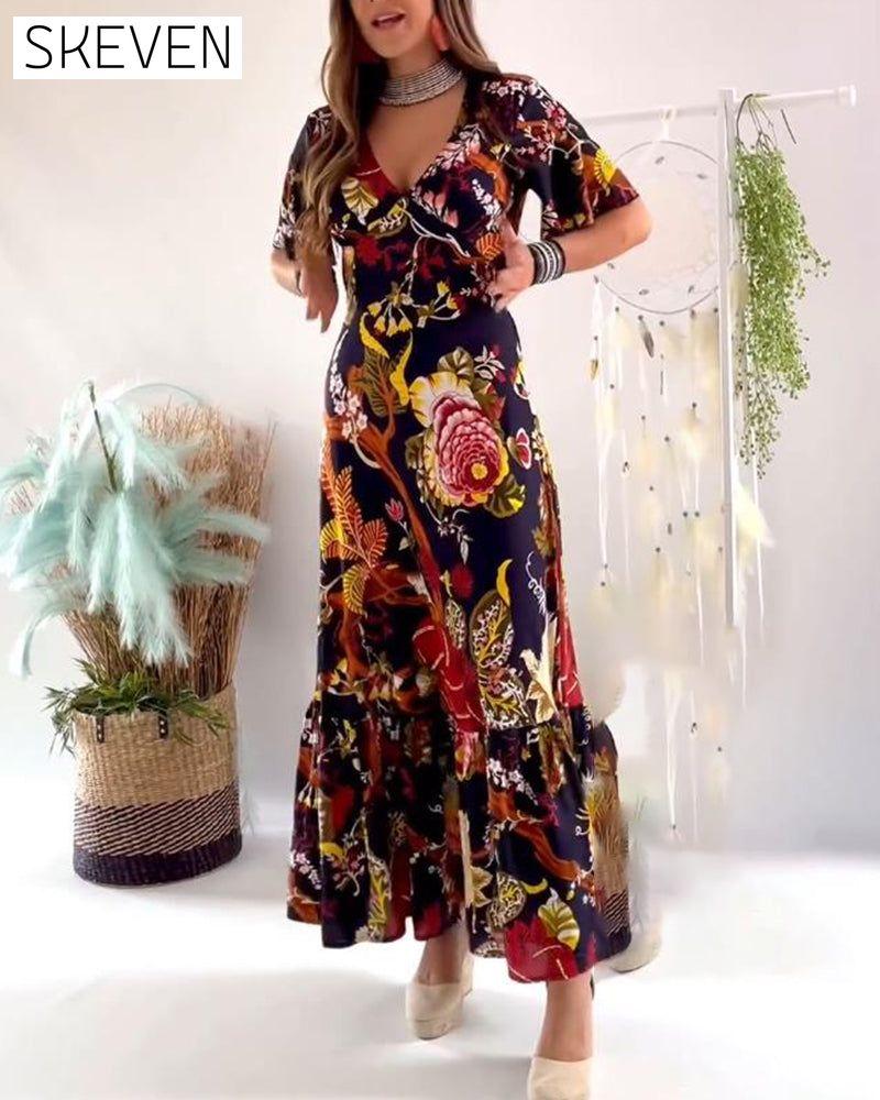 Elegantes, bedrucktes Kurzarmkleid mit V-Ausschnitt