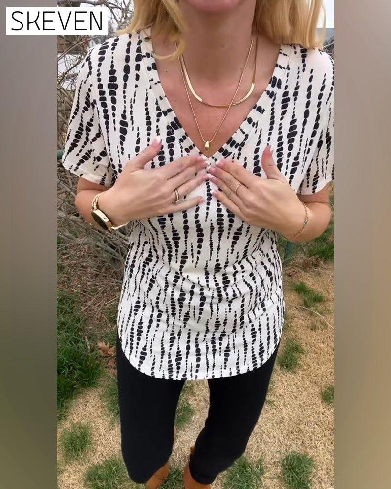 Printed Short-Sleeved V-Neck T-Shirt