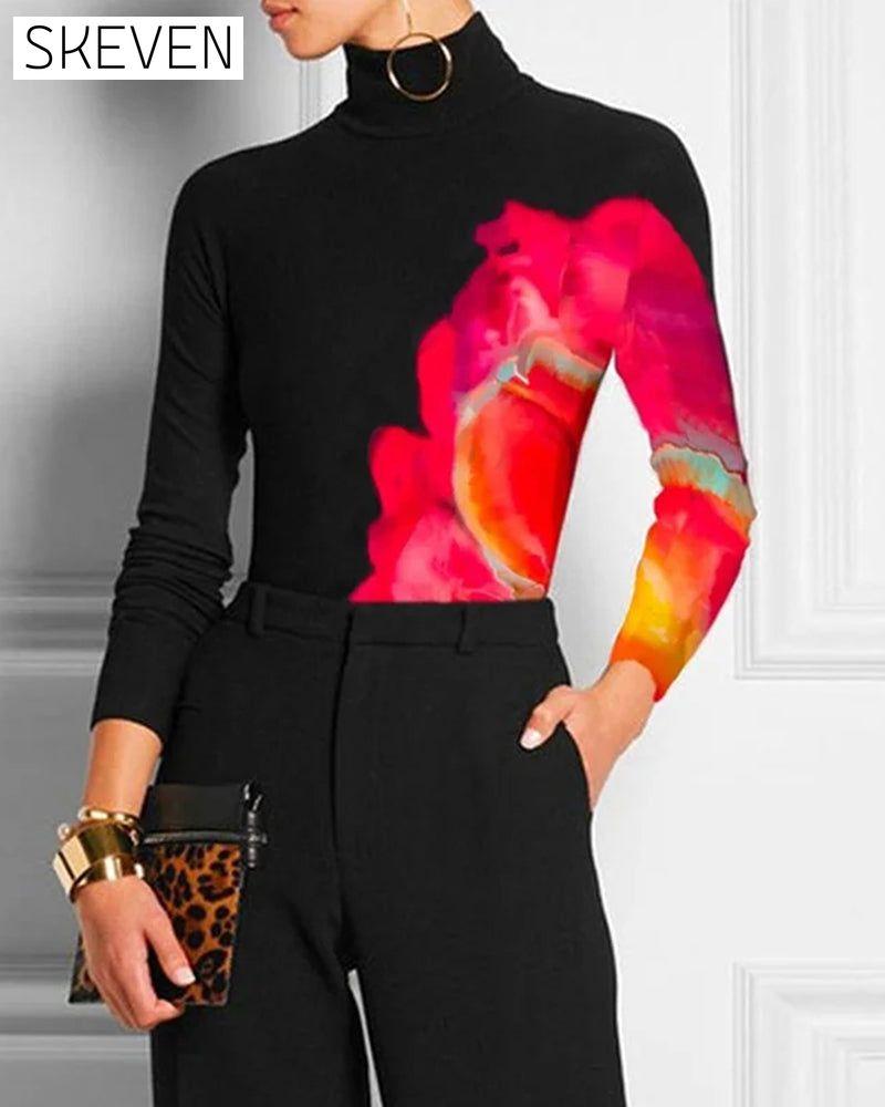 Eng anliegendes T-Shirt mit hohem Kragen