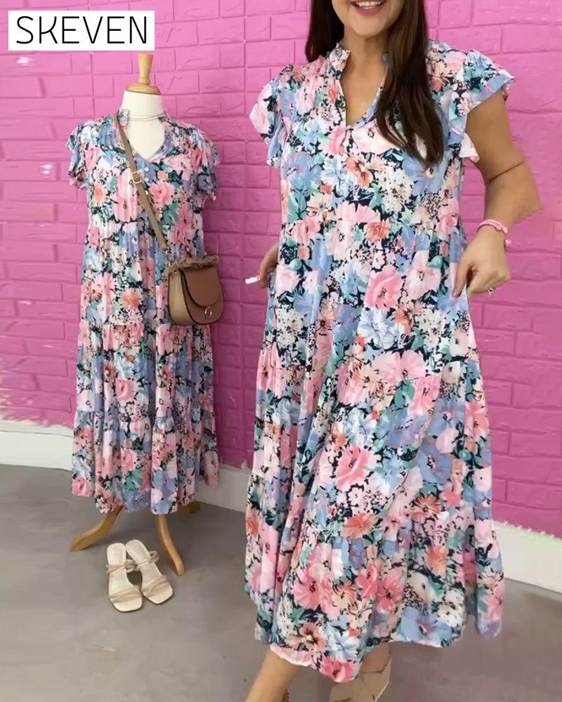Lässiges Kurzarmkleid mit Blumenmuster und V-Ausschnitt