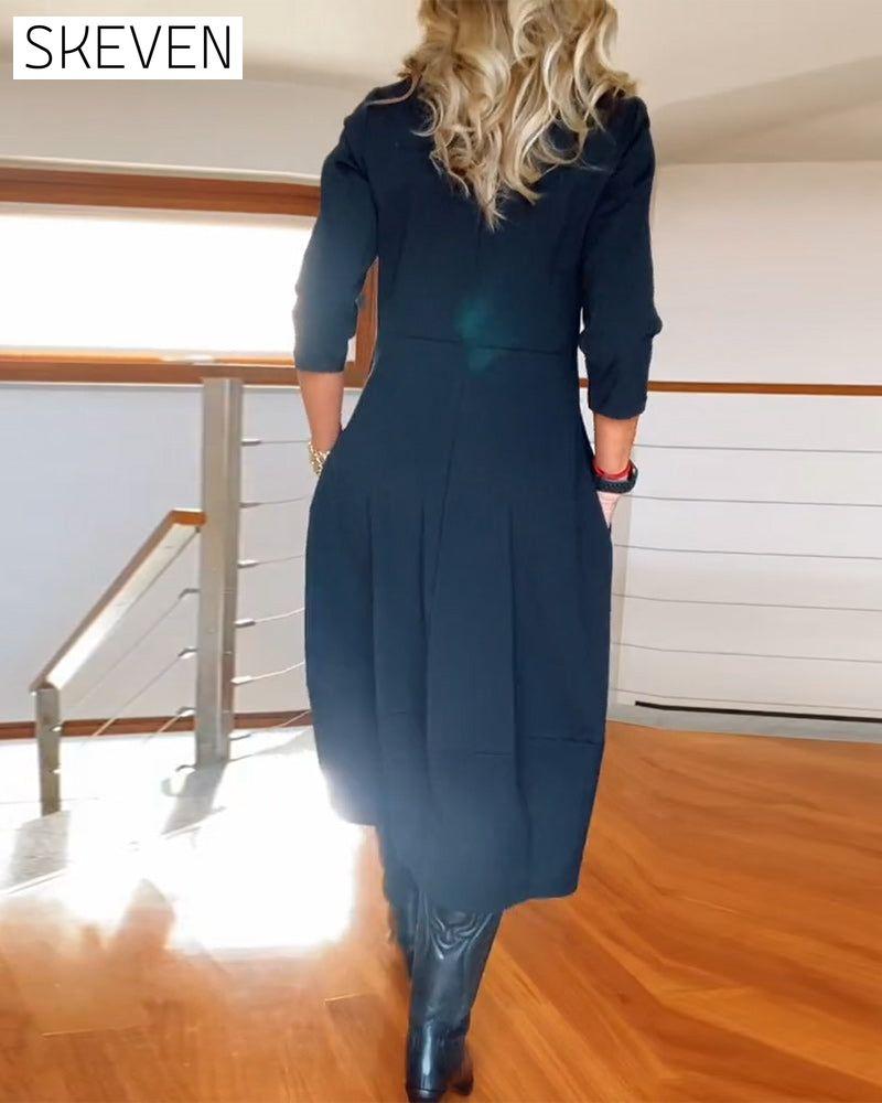 Elegantes, einfarbiges Kleid mit Rundhalsausschnitt und Taschen