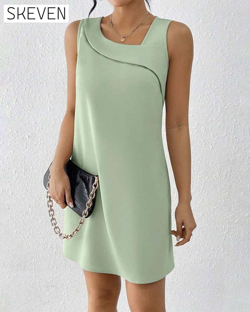 Elegantes ärmelloses Kleid mit schrägem Kragen
