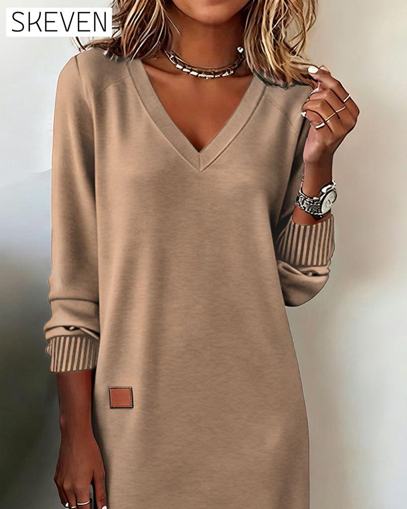 Stilvolles Strickkleid mit V-Ausschnitt