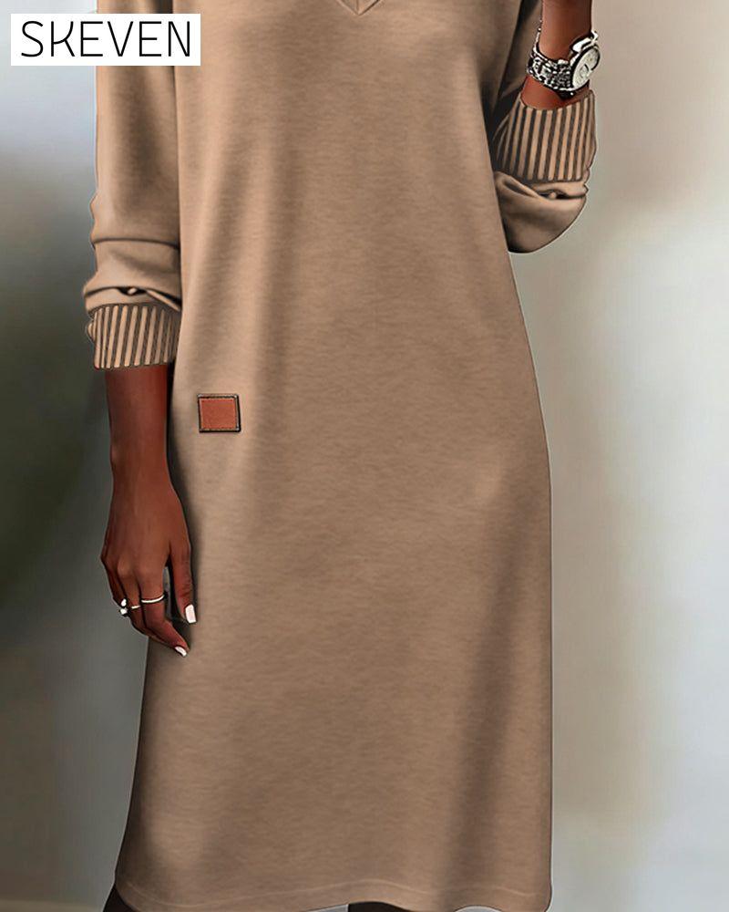 Stilvolles Strickkleid mit V-Ausschnitt