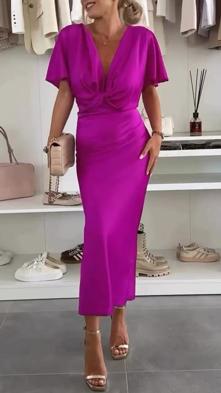 Elegantes Kleid in Unifarbe mit tiefem V-Ausschnitt