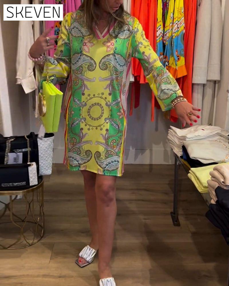 Locker geschnittenes Kleid mit Farbblockmuster