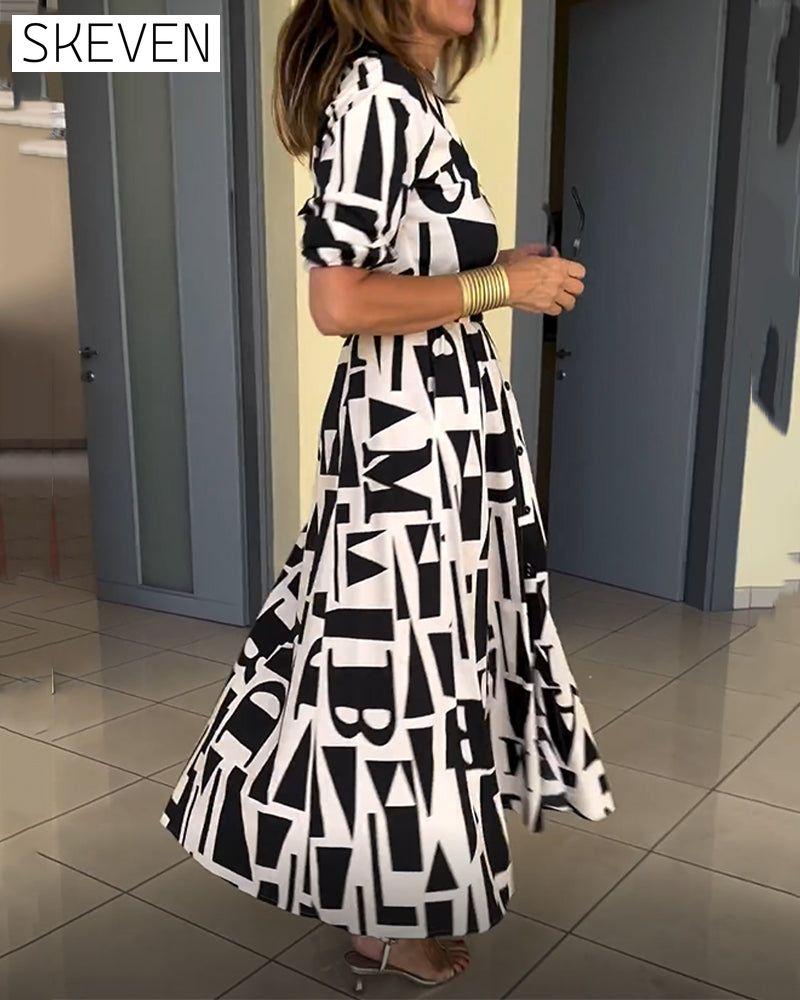 locker sitzendes Kleid mit geometrischem Muster