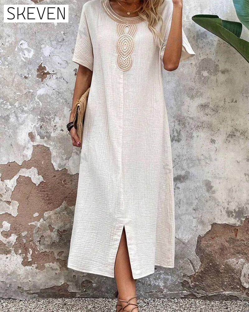 einfarbiges Kleid mit Rundhalsausschnitt und Schlitz
