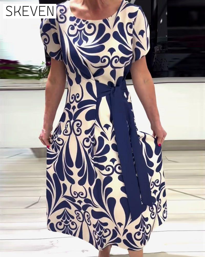 Elegantes Kurzarmkleid mit Kontrastprint