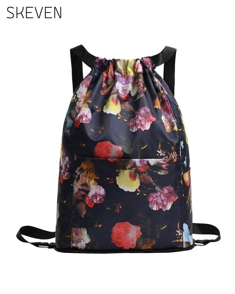 Schultertasche im Ethno-Stil mit Kordelzug
