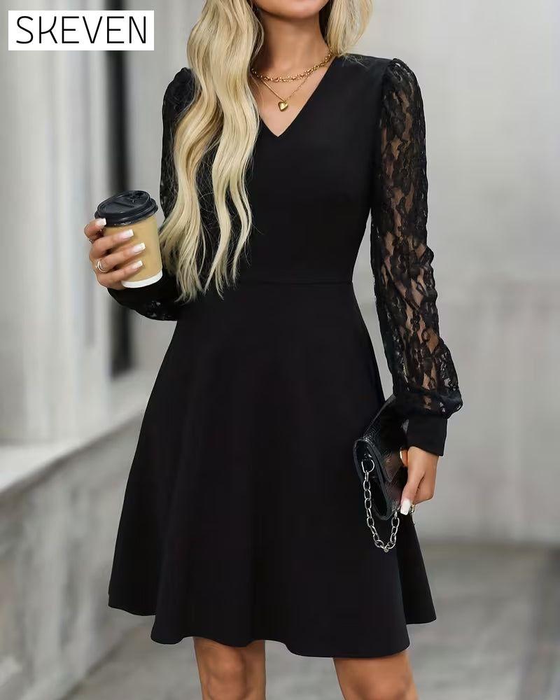 Elegantes Spitzenkleid mit langen Ärmeln und V-Ausschnitt