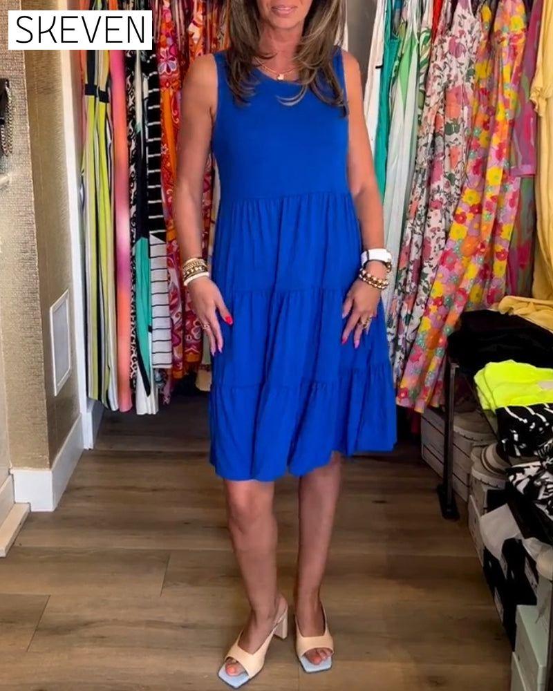 Plissiertes, ärmelloses, locker sitzendes Kleid
