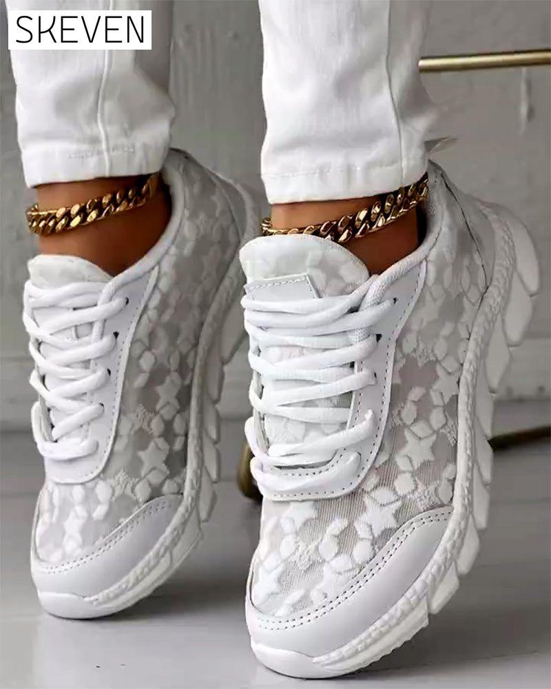 Einfache, einfarbige, atmungsaktive Schnürsneaker