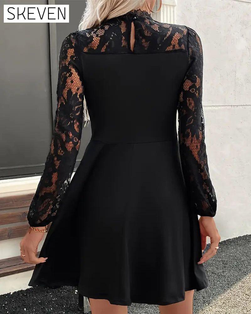 Robe élégante en dentelle unie