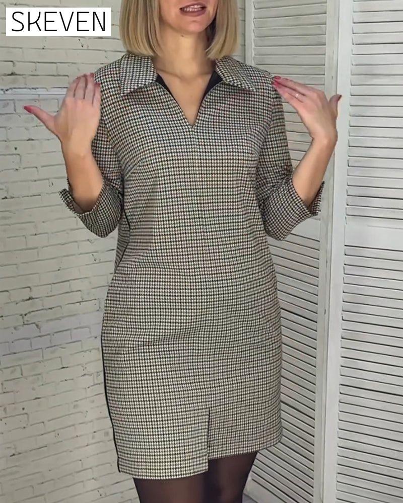 Kleid mit V-Ausschnitt, Schlitz und langen Ärmeln