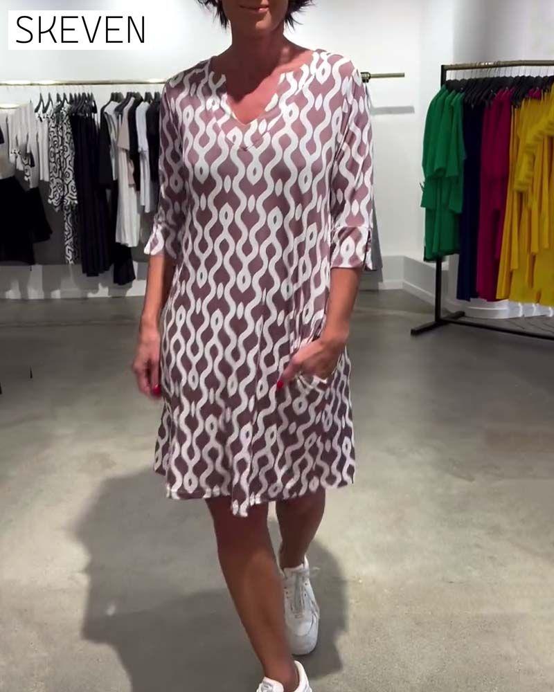 Bedrucktes Kleid mit Stehkragen, mittellang