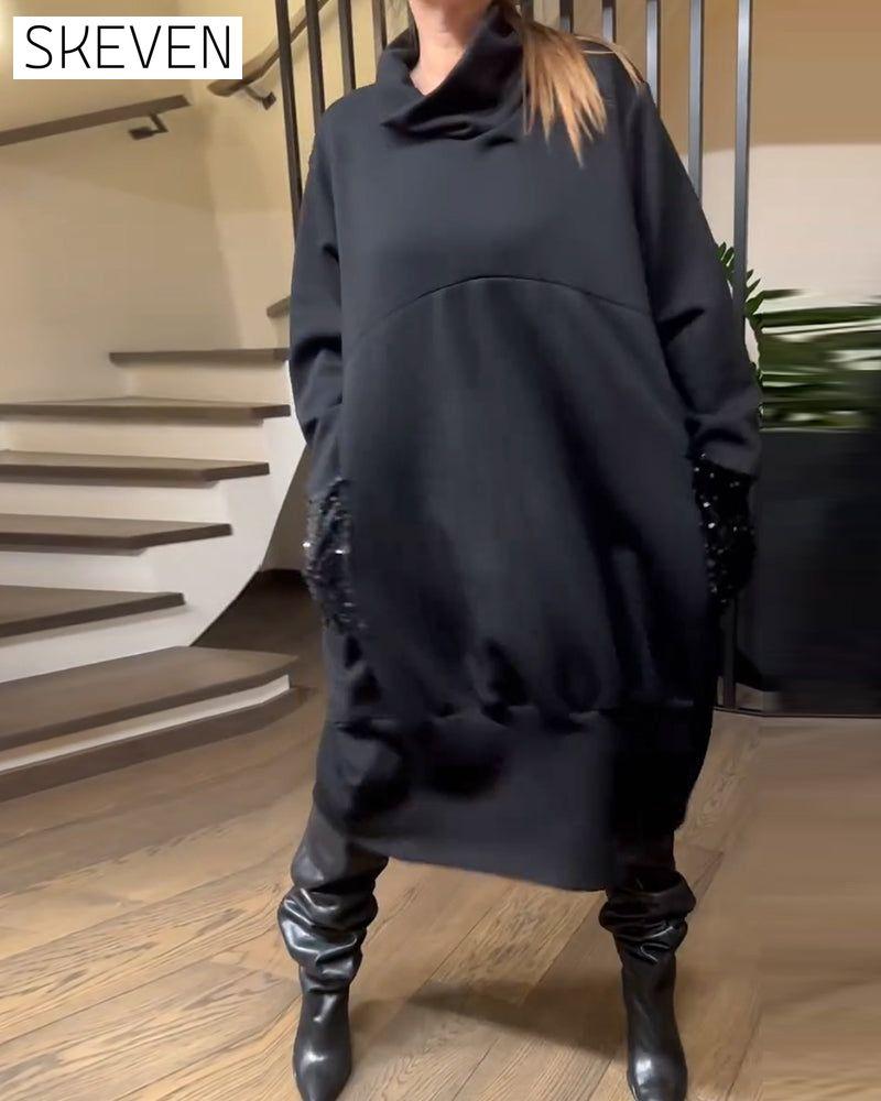 Paillettenbesetztes Sweatshirtkleid mit hohem Kragen und Taschen in Übergröße (Plus Size)