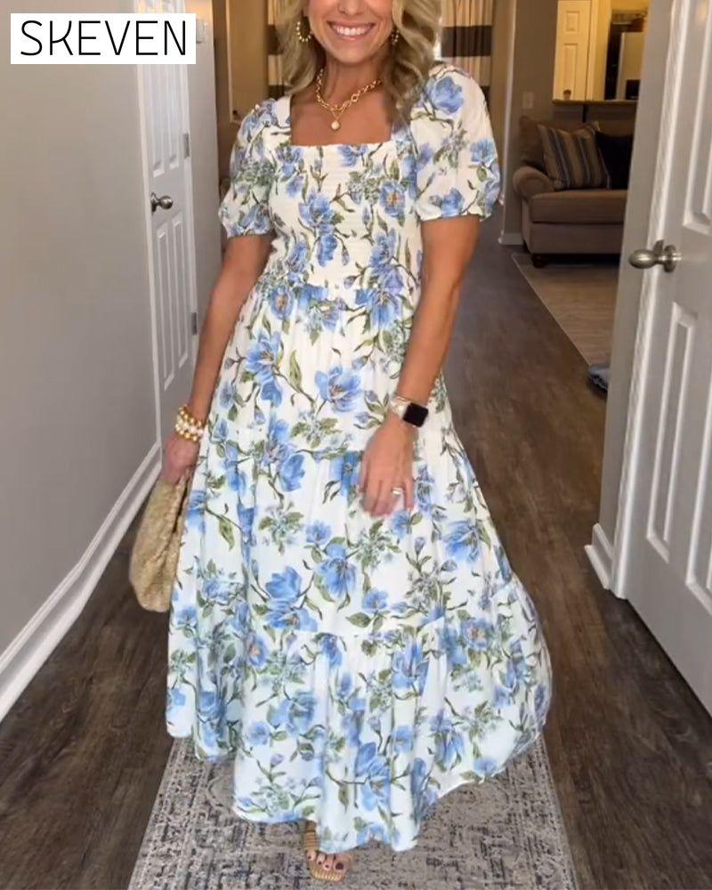 Kleid mit eckigem Ausschnitt, Falten und Blumenmuster in A-Linie
