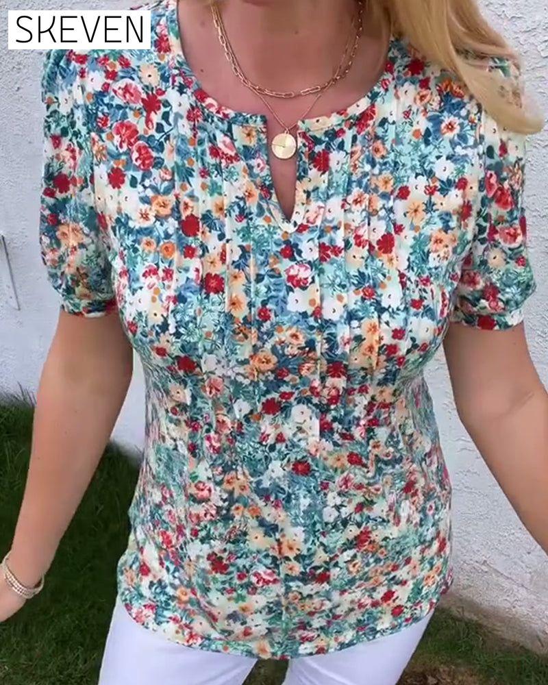 Kurzärmelige, plissierte Bluse mit Blumenmuster