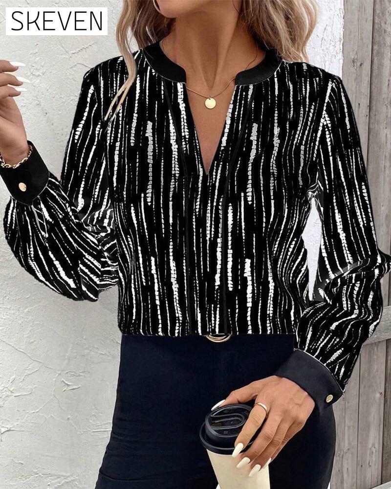 Modische Bluse mit geometrischem Muster