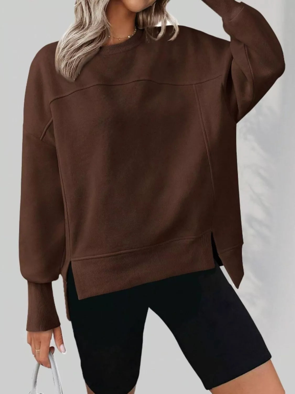 Lässiges Sweatshirt mit Seitenschlitz