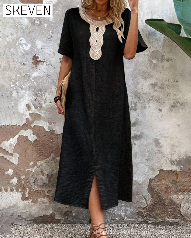 einfarbiges Kleid mit Rundhalsausschnitt und Schlitz