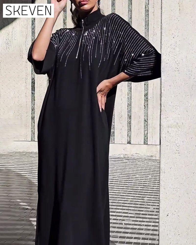 Lässiges Kleid mit Reißverschlusskragen und Schlitz