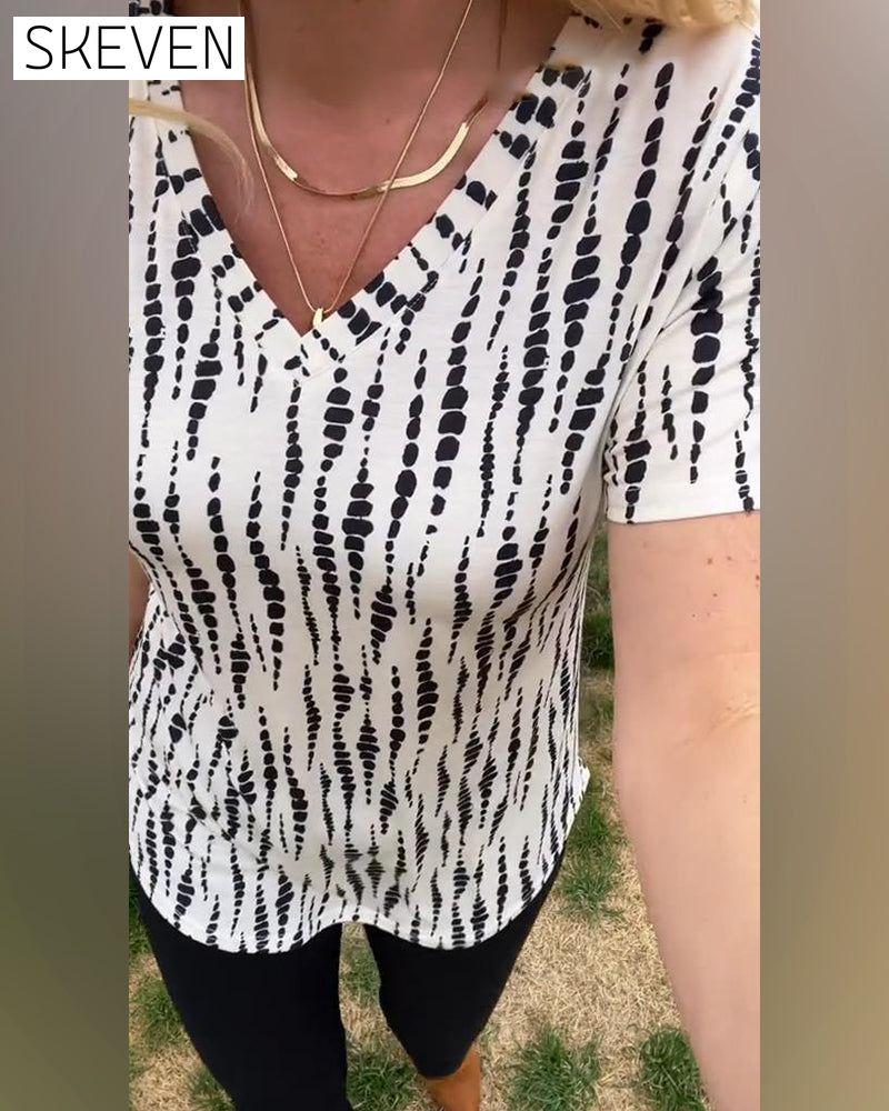 Printed Short-Sleeved V-Neck T-Shirt