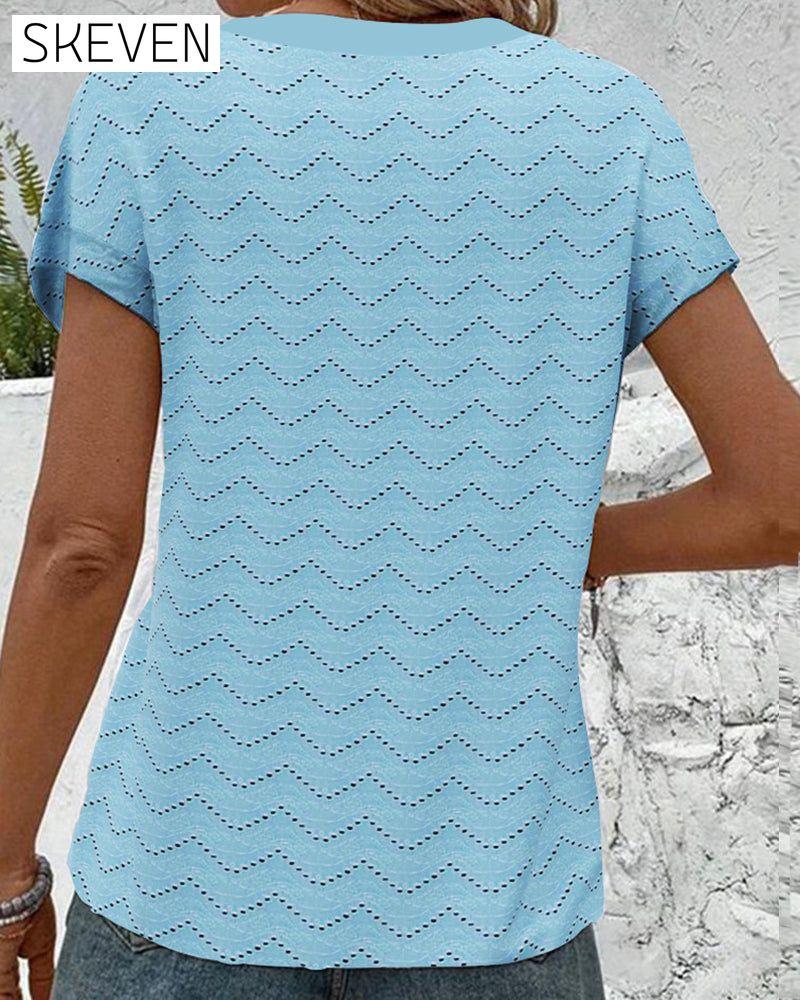 Kurzarm-T-Shirt mit V-Ausschnitt und Ausschnitt