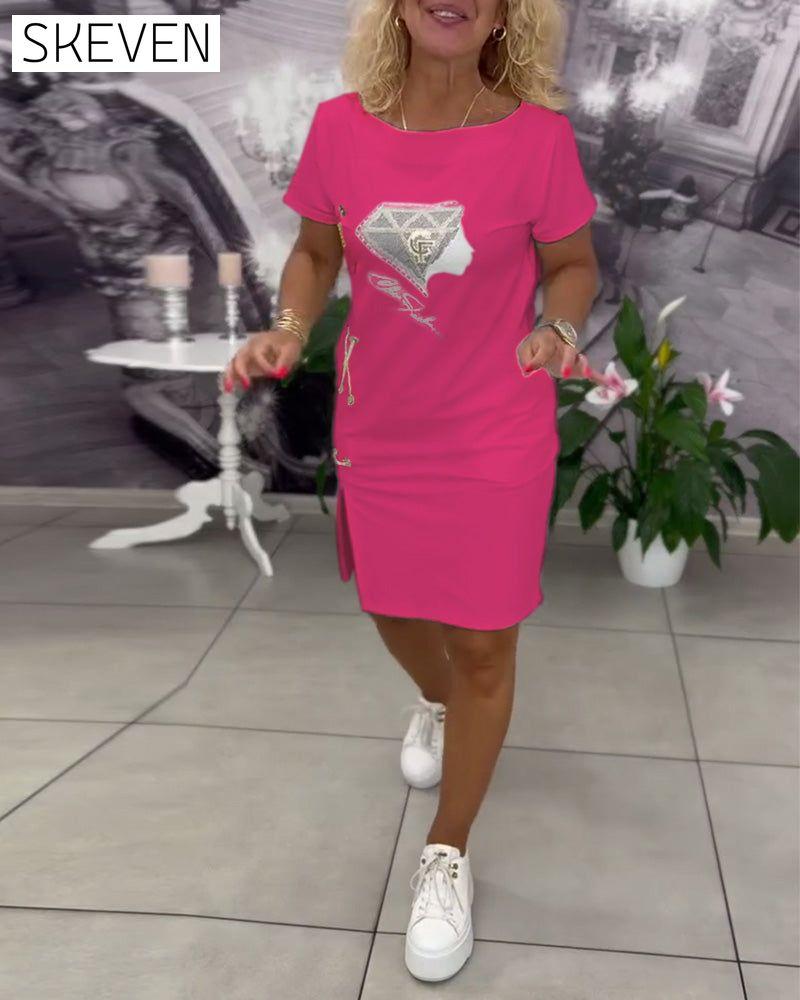 Bedrucktes, tailliertes Kleid mit Schlitz
