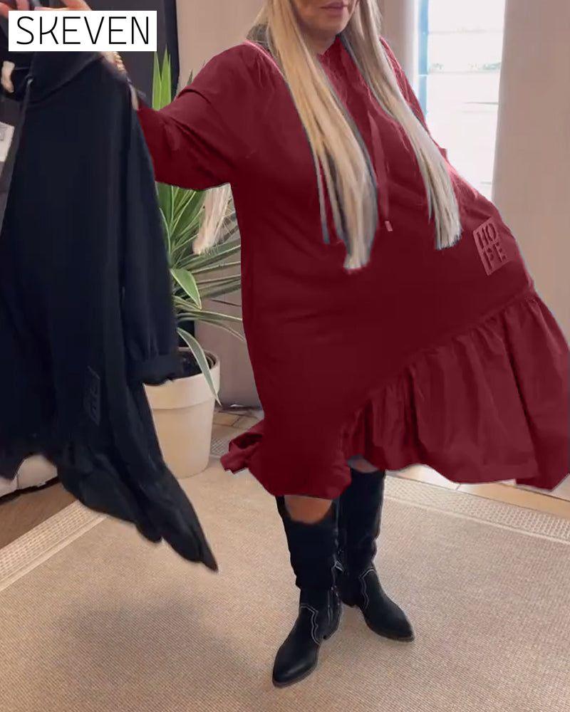 Langärmeliges, locker sitzendes Kapuzenkleid