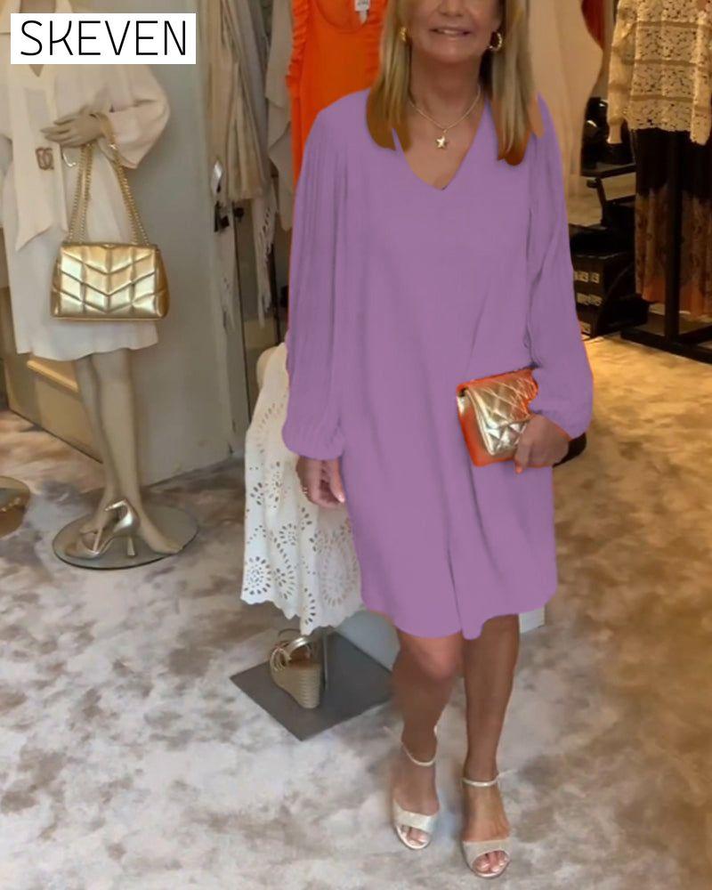 einfarbiges Kleid mit Laternenärmeln und V-Ausschnitt