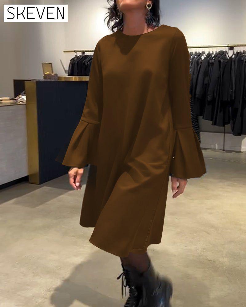 Robe unie à manches évasées et froncée