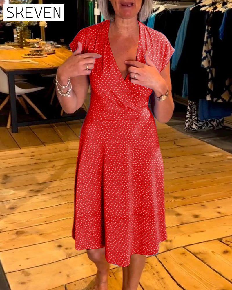 robe à pois à manches courtes et col en V