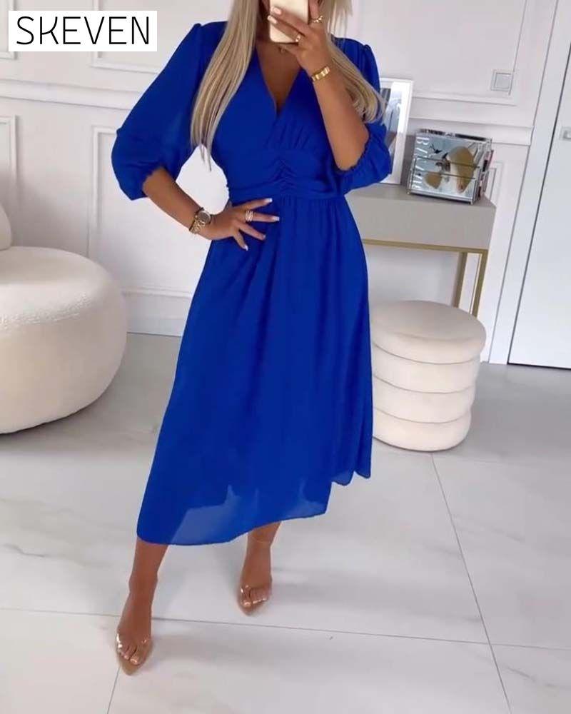 Taillenkleid in Unifarbe mit V-Ausschnitt