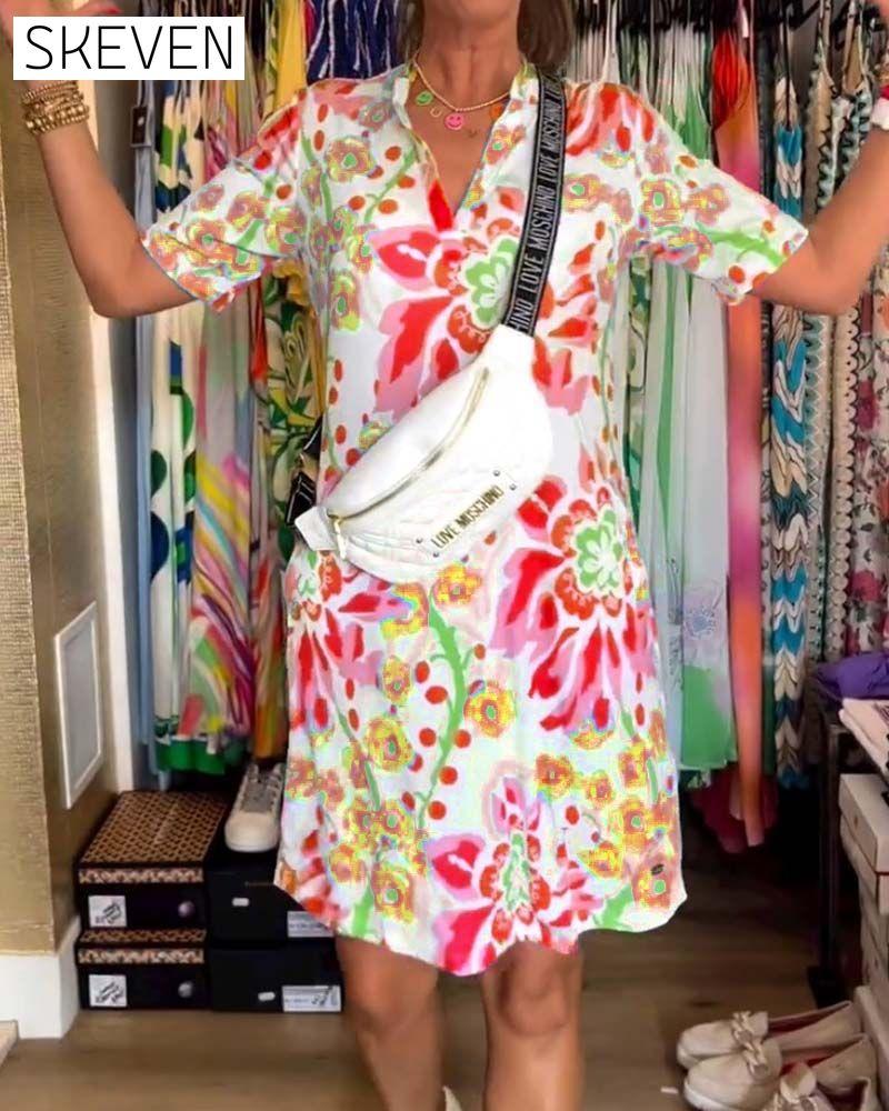 Short-sleeved floral V-neck dress