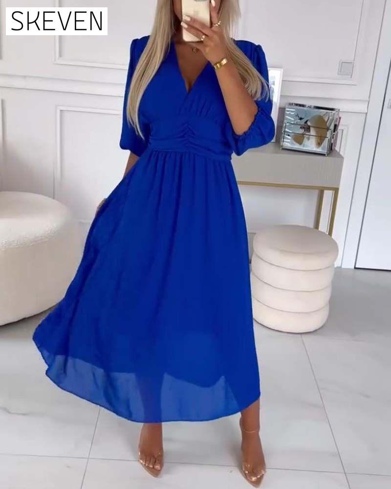 Taillenkleid in Unifarbe mit V-Ausschnitt