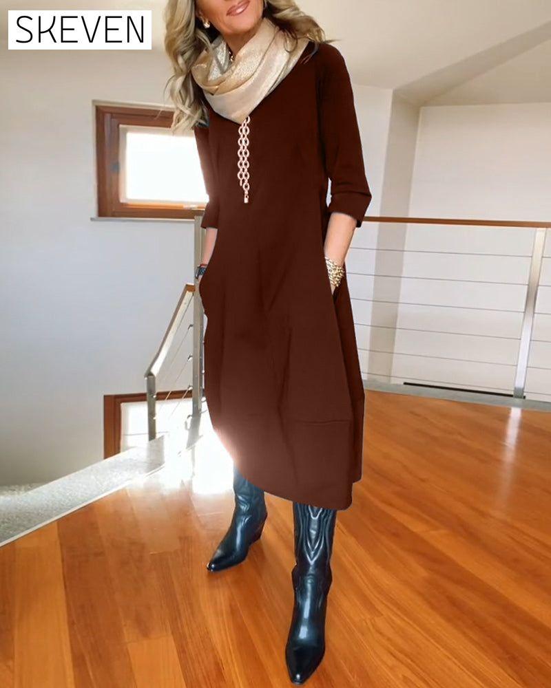 Elegantes, einfarbiges Kleid mit Rundhalsausschnitt und Taschen