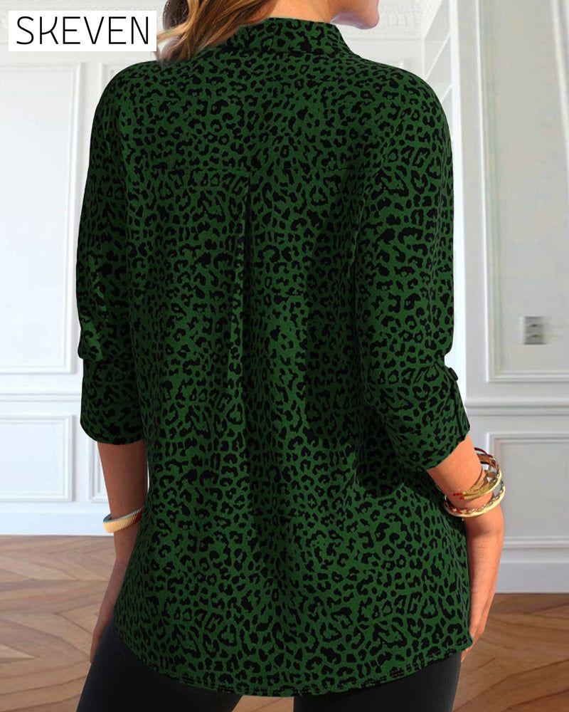 Freizeithemd mit Leopardenmuster am Revers
