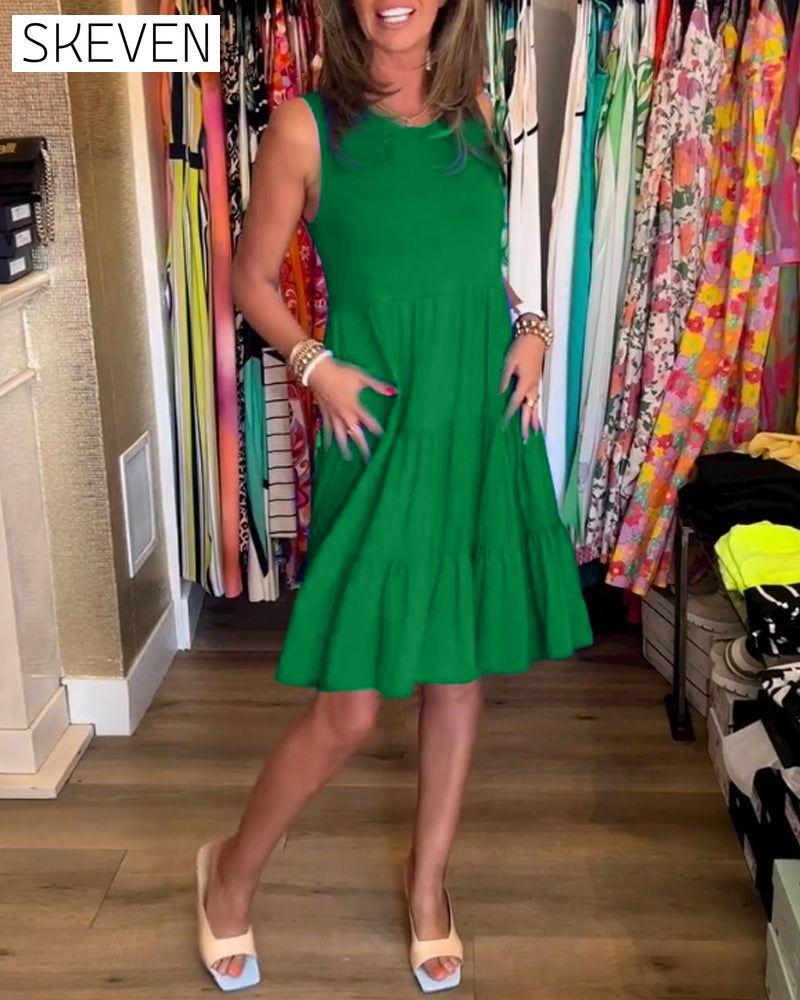 Plissiertes, ärmelloses, locker sitzendes Kleid