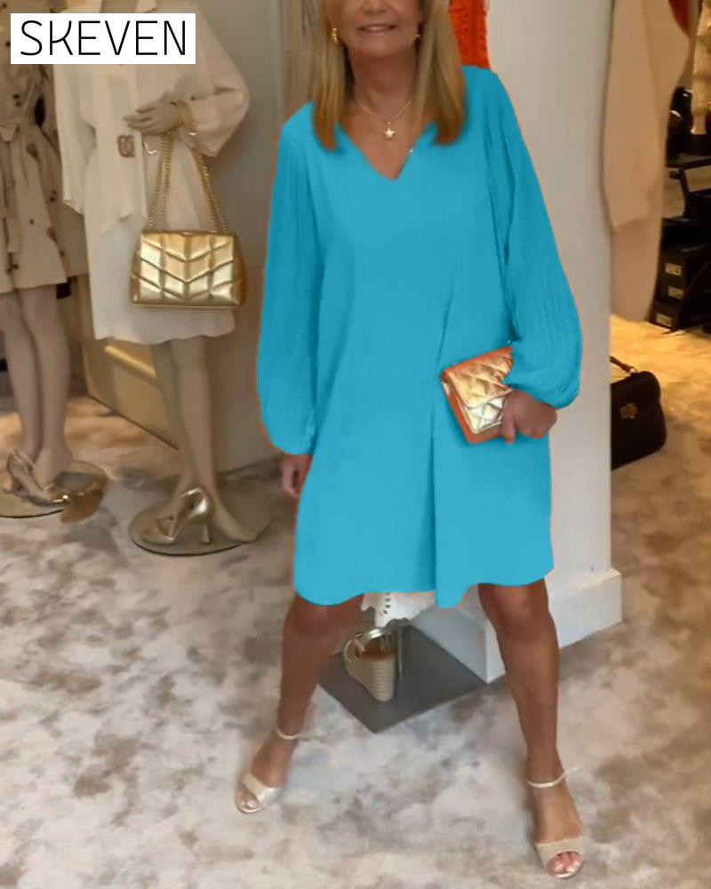 einfarbiges Kleid mit Laternenärmeln und V-Ausschnitt