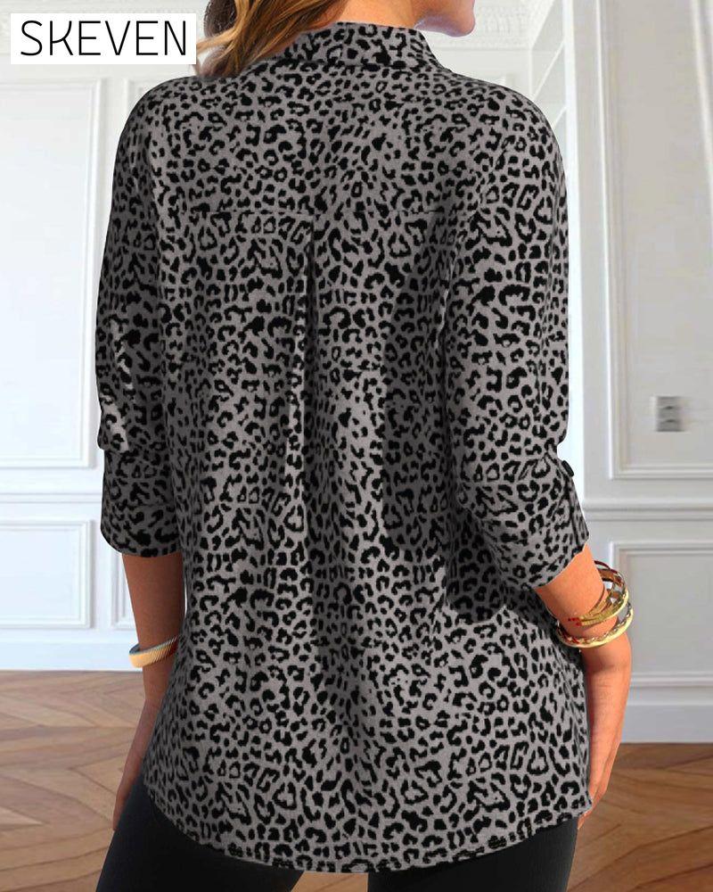 Freizeithemd mit Leopardenmuster am Revers