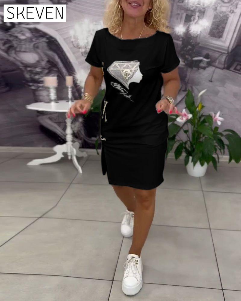 Bedrucktes, tailliertes Kleid mit Schlitz