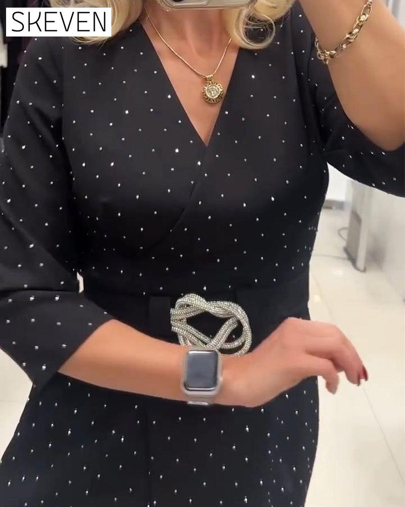 Robe tendance à col en V ornée de strass